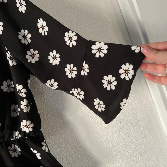 Daisy Floral Wrap Top Front Peplum Drop Sleeve Elastic Waist Nasty Gal US 12 - Picture 3 of 8